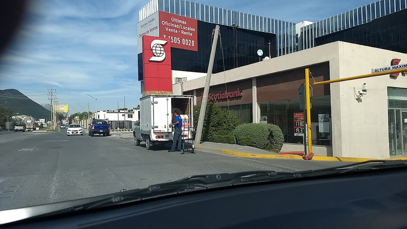 Body Construction en Plaza La Rioja, Carretera Nacional, Monterrey