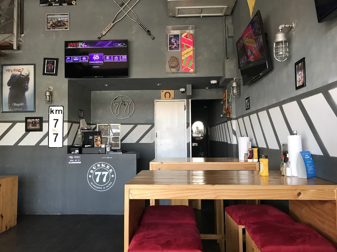 Bunker 77 en Plaza La Rioja, Carretera Nacional, Monterrey