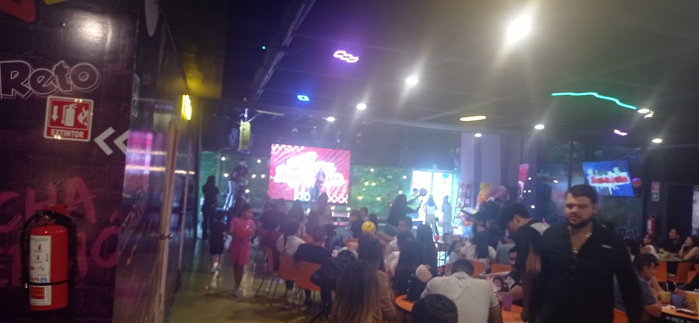 Fiesta TomaReto La Rioja en Plaza La Rioja, Monterrey