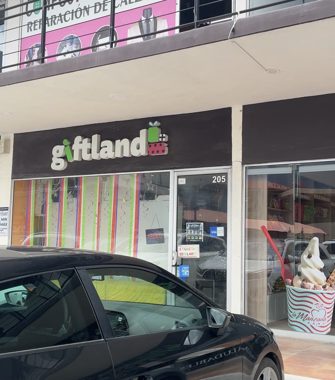 Giftland en Plaza La Rioja, Carretera Nacional, Monterrey