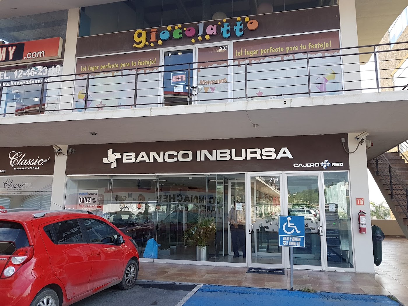 Inbursa Plaza La Rioja en Plaza La Rioja, Carretera Nacional, Monterrey