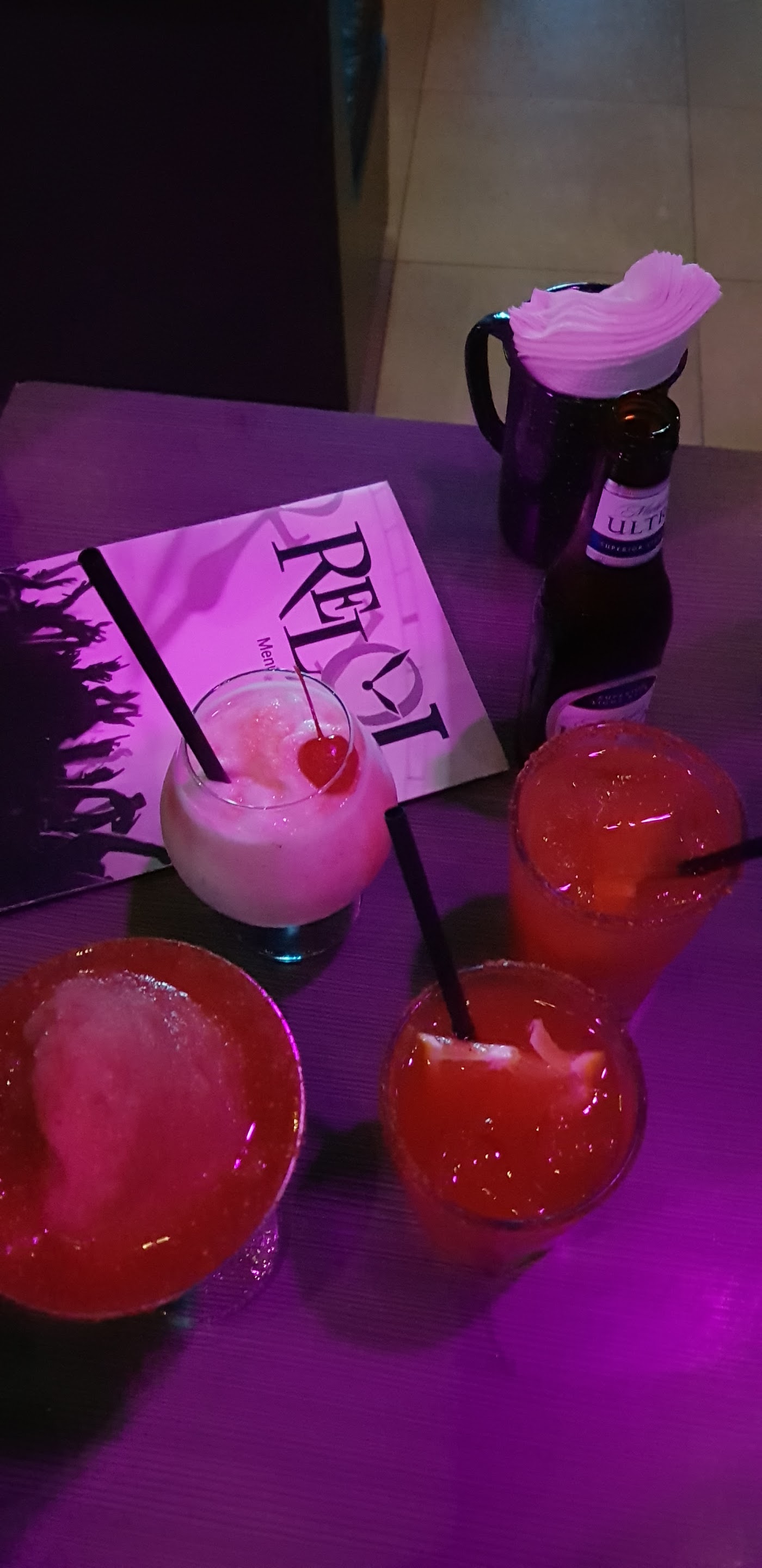 Reloj Vivo Bar en Plaza La Rioja, Monterrey