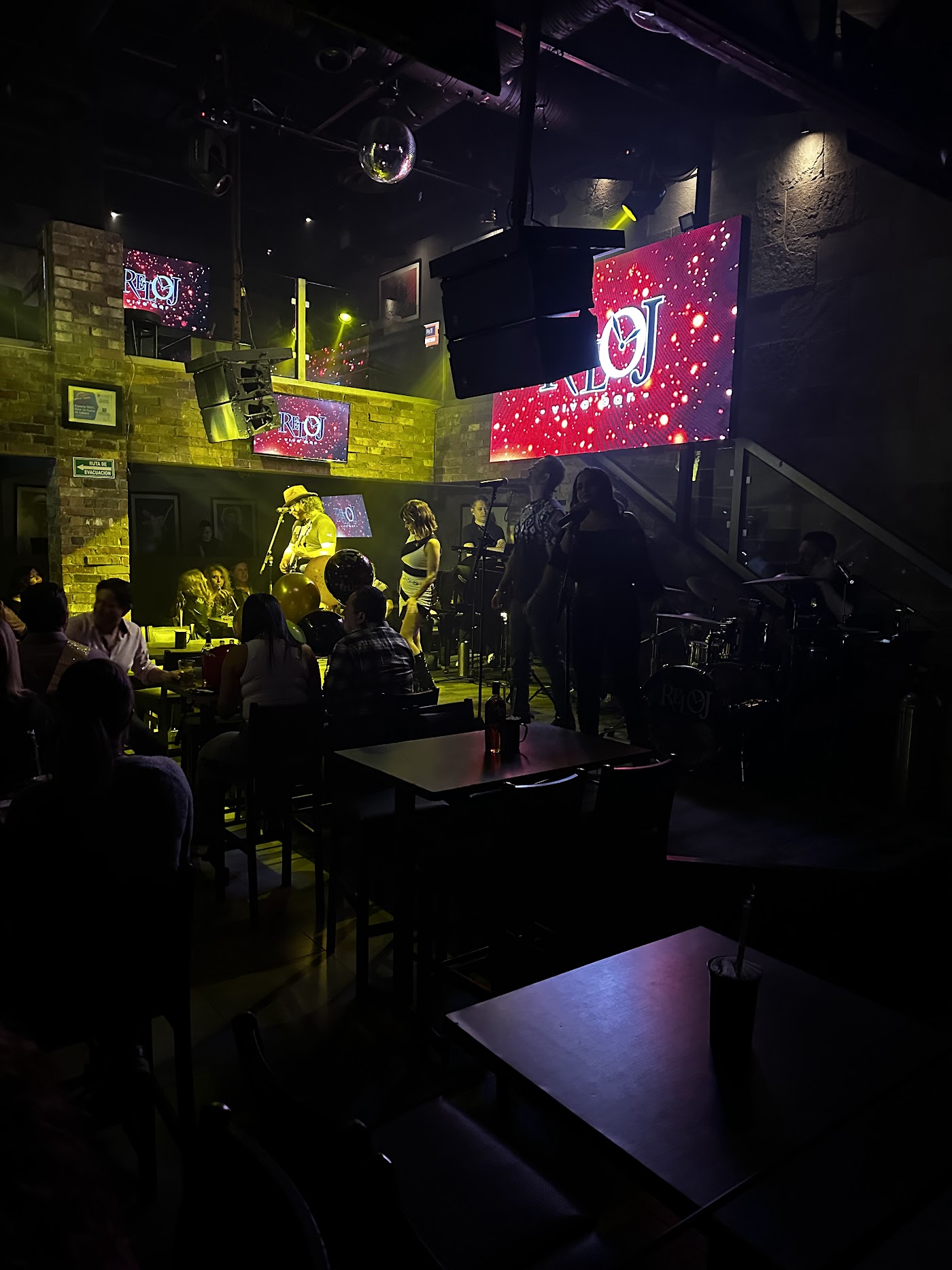 Reloj Vivo Bar en Plaza La Rioja, Monterrey