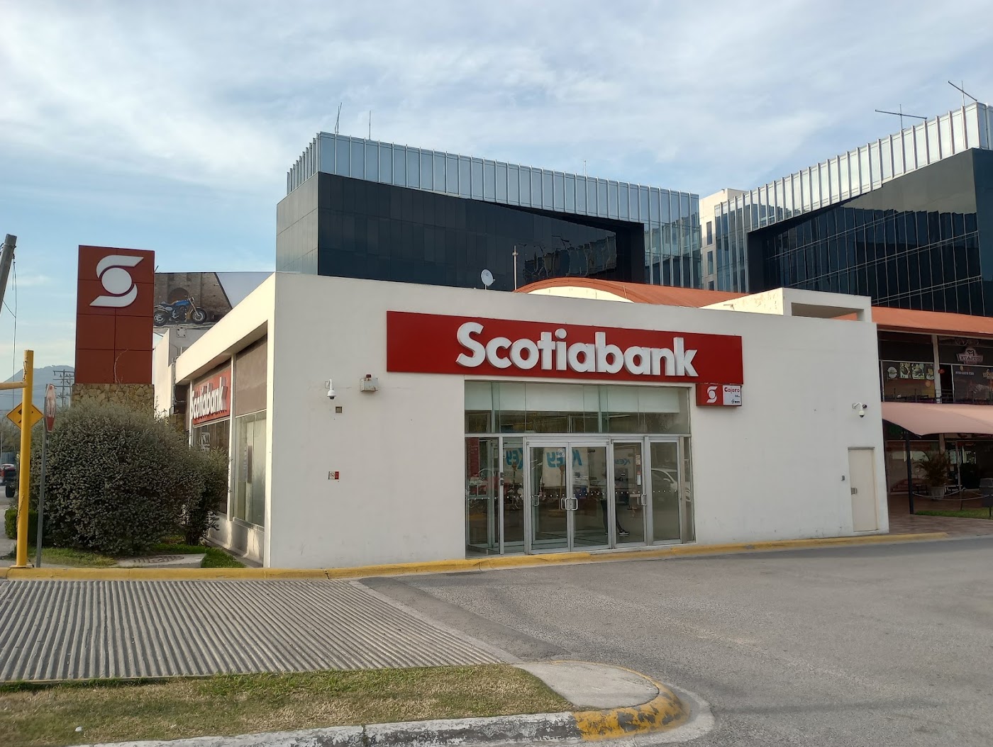 Scotiabank Paseo la Rioja en Plaza La Rioja, Carretera Nacional, Monterrey
