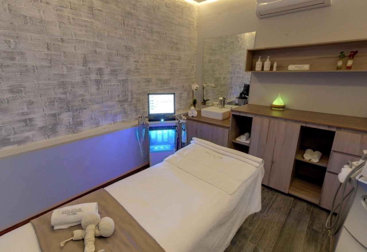Skinklinik Med Spa en Plaza La Rioja, Monterrey